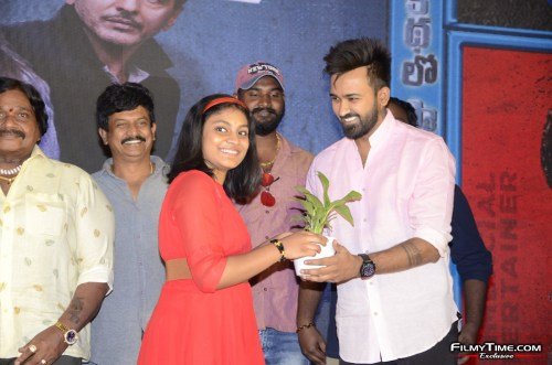 Ee-Kathalo-Paathralu-Kalpitam-18