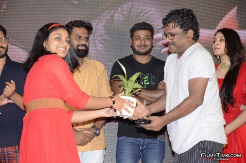 Ee-Kathalo-Paathralu-Kalpitam-9