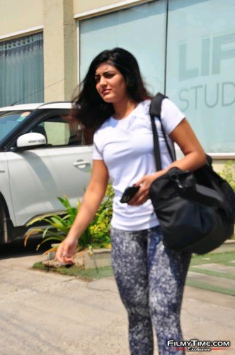 Esha-Rebba-Latest-Gym-Photos-10