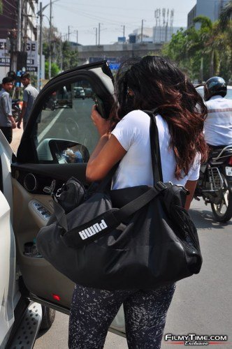 Esha-Rebba-Latest-Gym-Photos-8