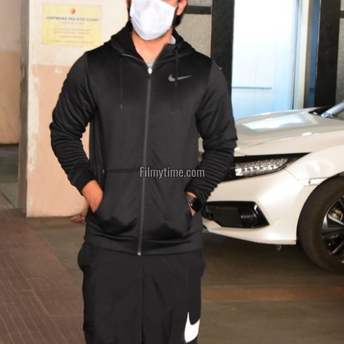 Hero-Aadi-Sai-Kumar-At-Gym-in-Hyderabad-11