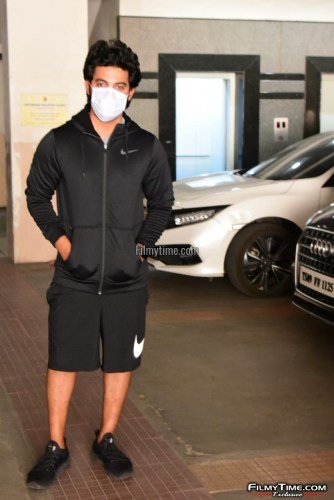 Hero-Aadi-Sai-Kumar-At-Gym-in-Hyderabad-1