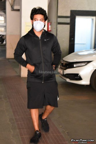 Hero-Aadi-Sai-Kumar-At-Gym-in-Hyderabad-7