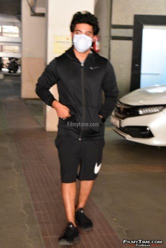Hero-Aadi-Sai-Kumar-At-Gym-in-Hyderabad-8