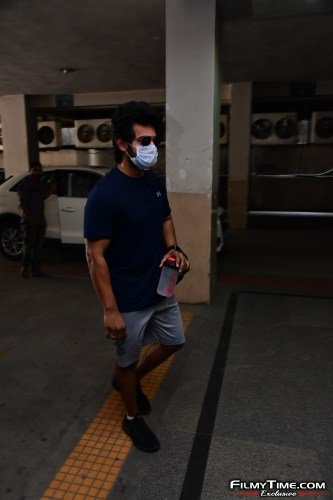 Aadi-Sai-kumar-Snapped-At-Gym-In-Hyderabad-10
