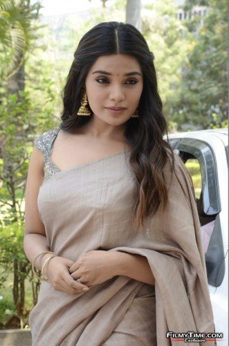 Athmika-Latest-Photos-32