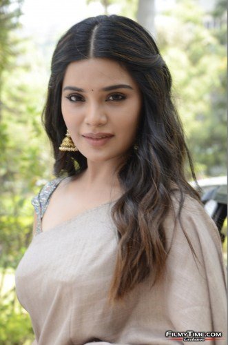 Athmika-Latest-Photos-33