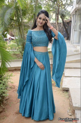 Heroine-Maheswari-Latest-Stills-4