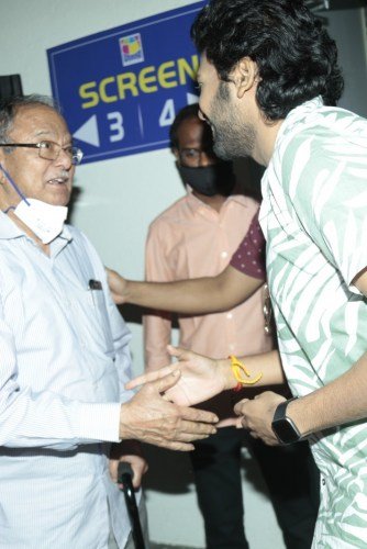 jathiratnalu-team-visits-Prasad-imax-and-Amb-Mall-1