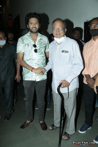 jathiratnalu-team-visits-Prasad-imax-and-Amb-Mall-2