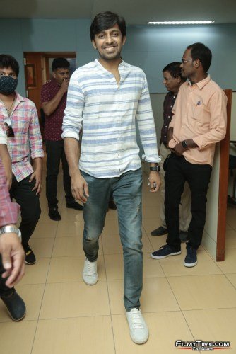 jathiratnalu-team-visits-Prasad-imax-and-Amb-Mall-35