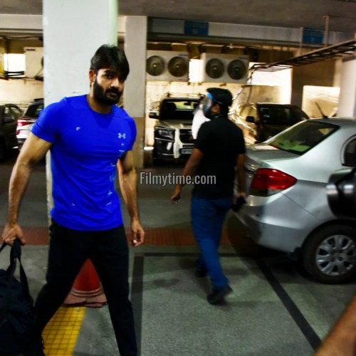 Kartikeya-snapped-at-Gym-in-Hyderabad-17