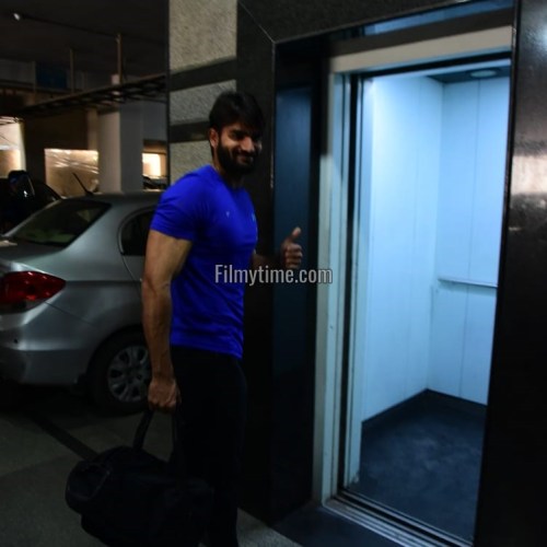 Kartikeya-snapped-at-Gym-in-Hyderabad-25