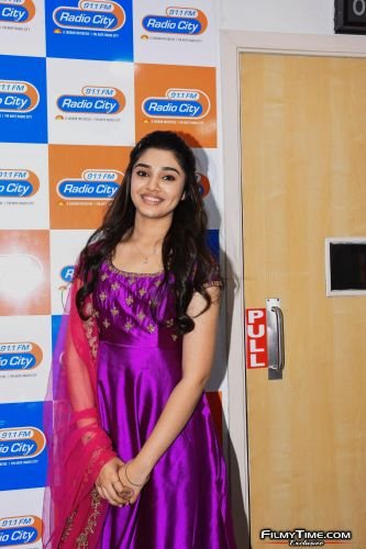 Krithi-Shetty-at-Radio-city-1
