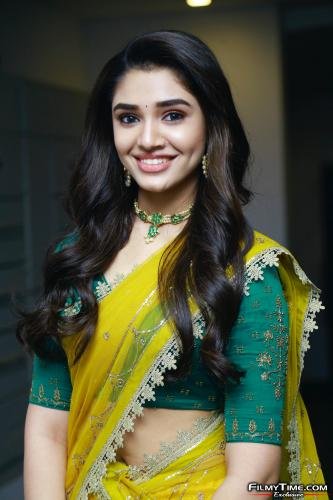 Krithi-Shetty-Uppena-Prerelease-12