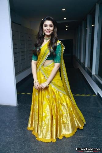 Krithi-Shetty-Uppena-Prerelease-18