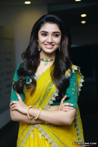 Krithi-Shetty-Uppena-Prerelease-27