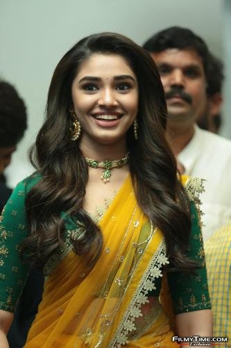 Krithi-Shetty-Uppena-Prerelease-3