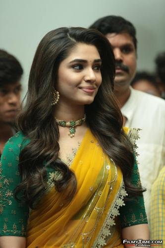 Krithi-Shetty-Uppena-Prerelease-40