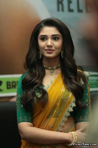 Krithi-Shetty-Uppena-Prerelease-46