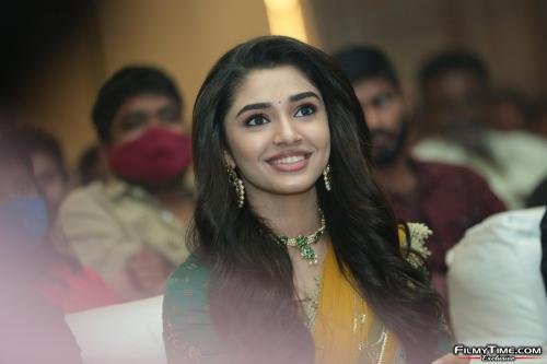 Krithi-Shetty-Uppena-Prerelease-64