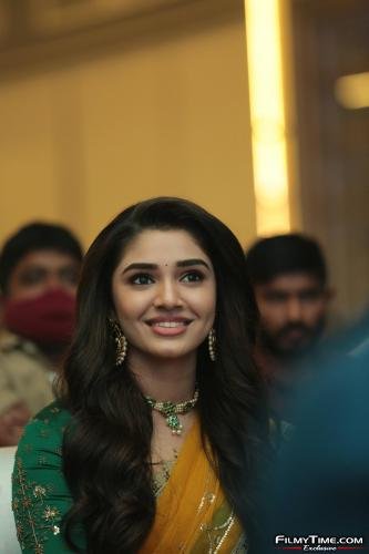 Krithi-Shetty-Uppena-Prerelease-68