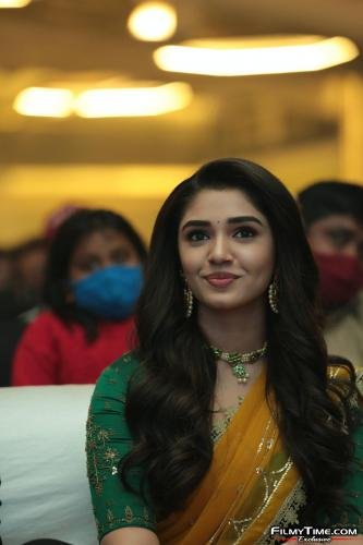 Krithi-Shetty-Uppena-Prerelease-72