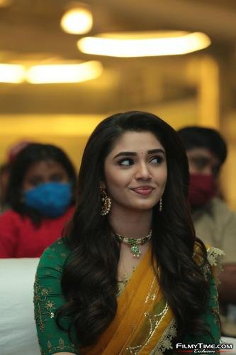 Krithi-Shetty-Uppena-Prerelease-73