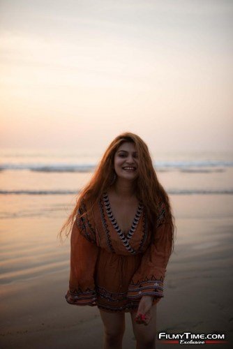 Latest-Stunning-Photos-Of-Heroine-Aditi-Goutham-1