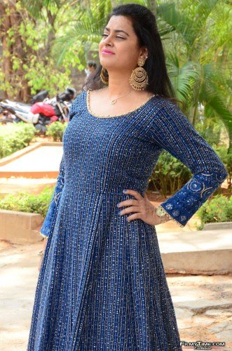 Manchu-Lakshmi-Launched-Papa-Chalo-Hyderabad-Song-Launch-Photos-9