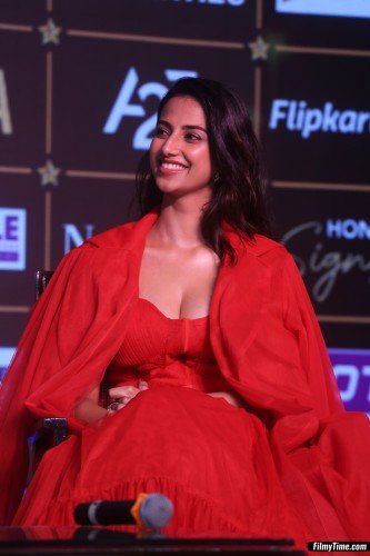 Meenakshi-Choudary-SIIMA-1