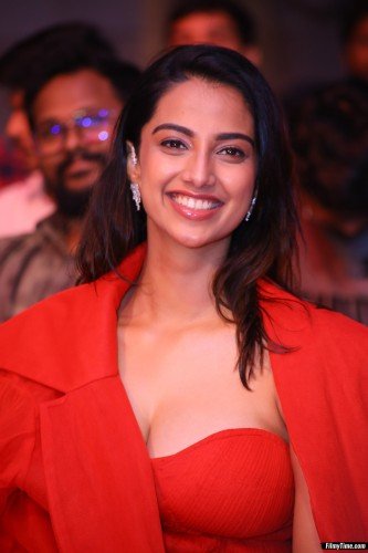 Meenakshi-Choudary-SIIMA-23