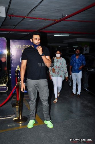 Mega-Family-Vakeel-Saab-13