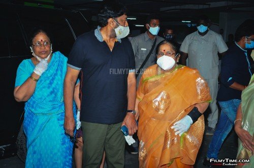 Mega-Family-Vakeel-Saab-2