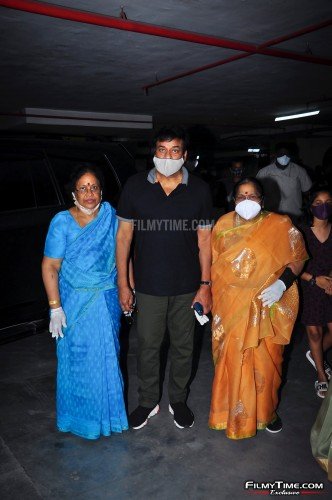 Mega-Family-Vakeel-Saab-4