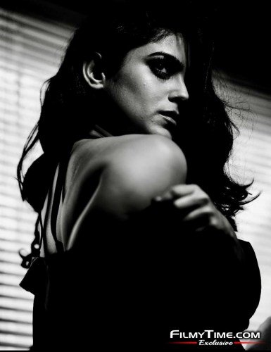 latest-hot-stills-of-actress-naina-ganguly_-12