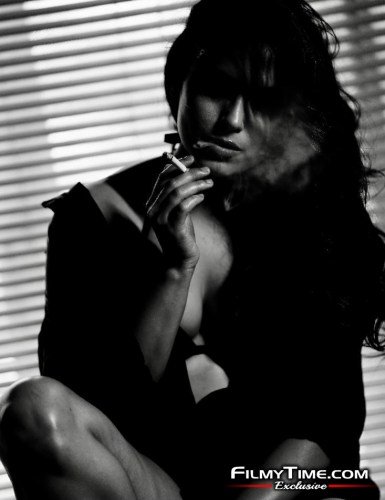 latest-hot-stills-of-actress-naina-ganguly_-16