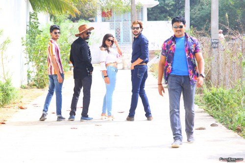 Naluguritho-Narayana-Movie-Frist-Look-Posters-4