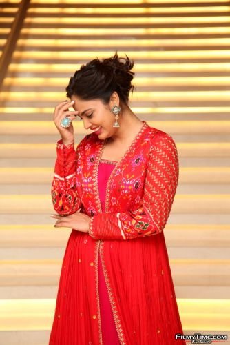 Nandita-Swetha-Kapatadhaari-pre-release-20