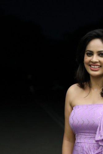 Nanditha-Swetha-Akshara-prerelease-34