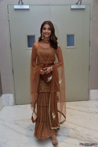 Pooja-Hegde-15