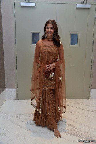 Pooja-Hegde-18
