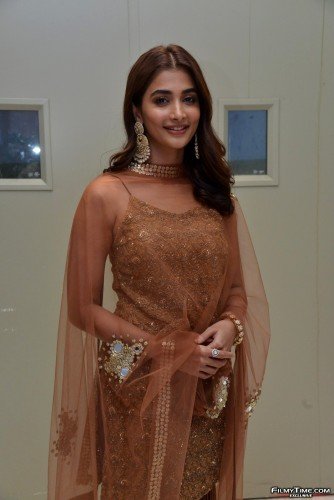 Pooja-Hegde-24