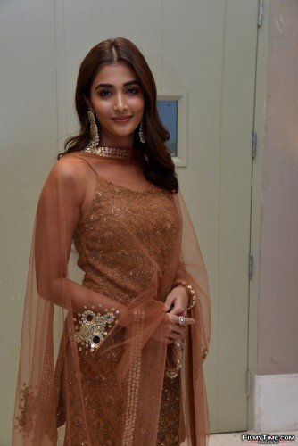 Pooja-Hegde-26