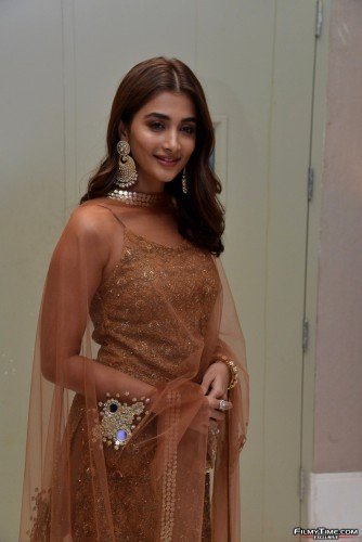 Pooja-Hegde-33