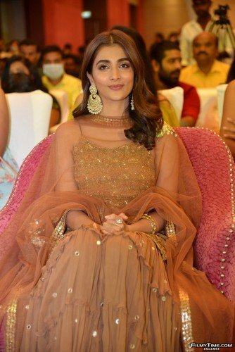 Pooja-Hegde-38