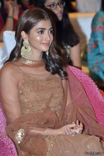 Pooja-Hegde-68