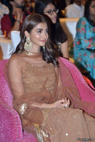Pooja-Hegde-69