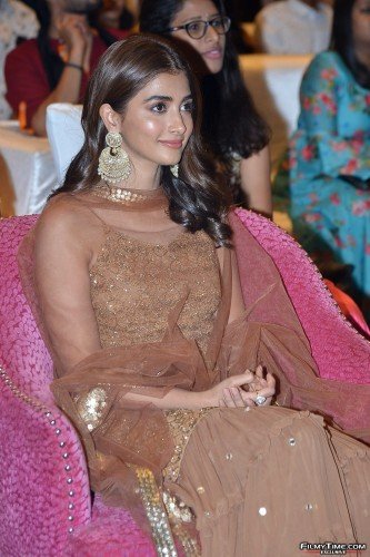 Pooja-Hegde-70