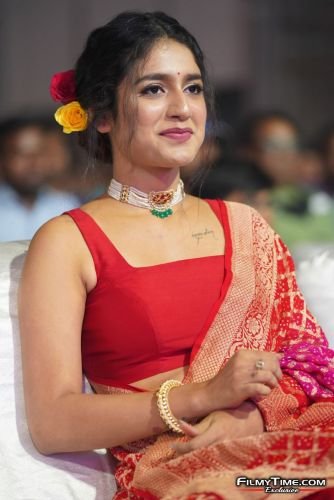 Priya-Prakash-Varrier-at-Check-Pre-Release-32_wm